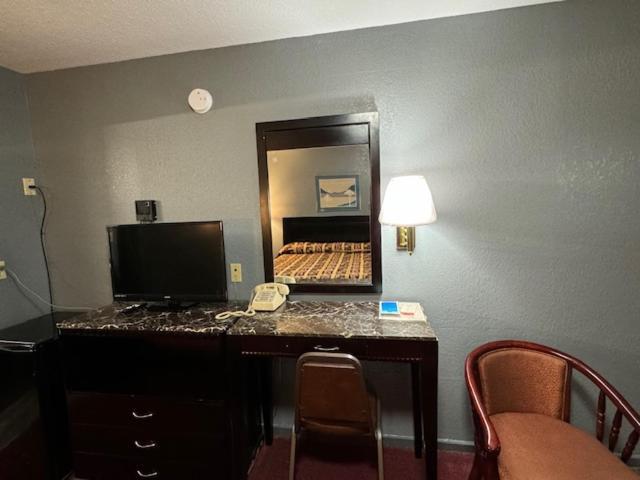 Pratt Budget Inn Екстер'єр фото